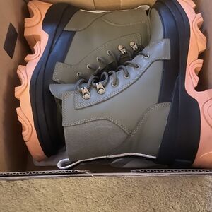 Olive and Orange Women Size 8 Boots